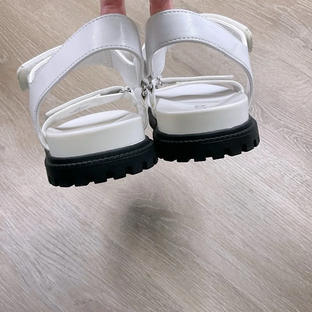 Unisa Sandals Women Size 8 White Strappy Flat Platform Faux Leather NWOB